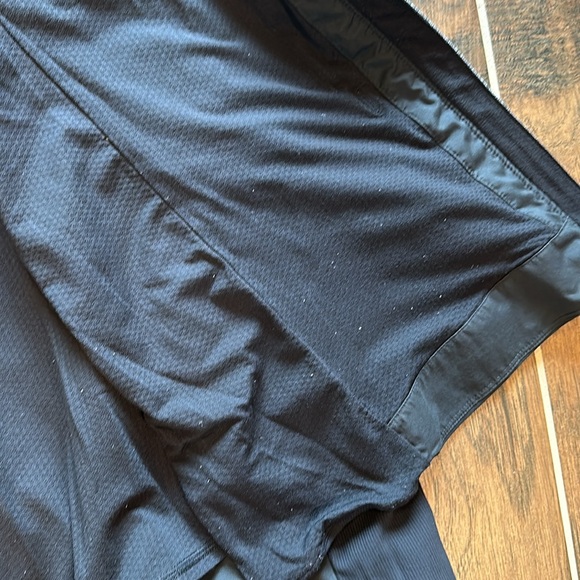 Lulu Lemon size 6 waterproof jacket - Picture 9 of 9